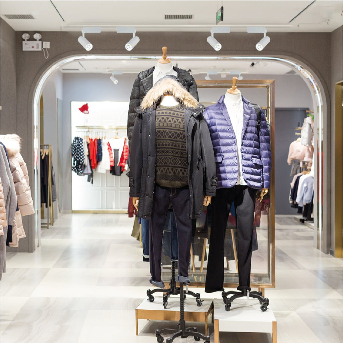 More interior usage of Tracklight 5-wire 3-Line 20W Cool White 4000K White Body | TEKLED 174-039901