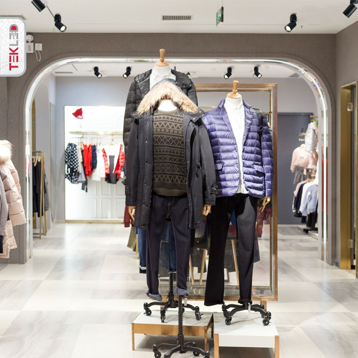 Interior application of LED Surface-Recesssed Rotatable Downlight H-160 20W Cool White 4000K Black | TEKLED 174-03696