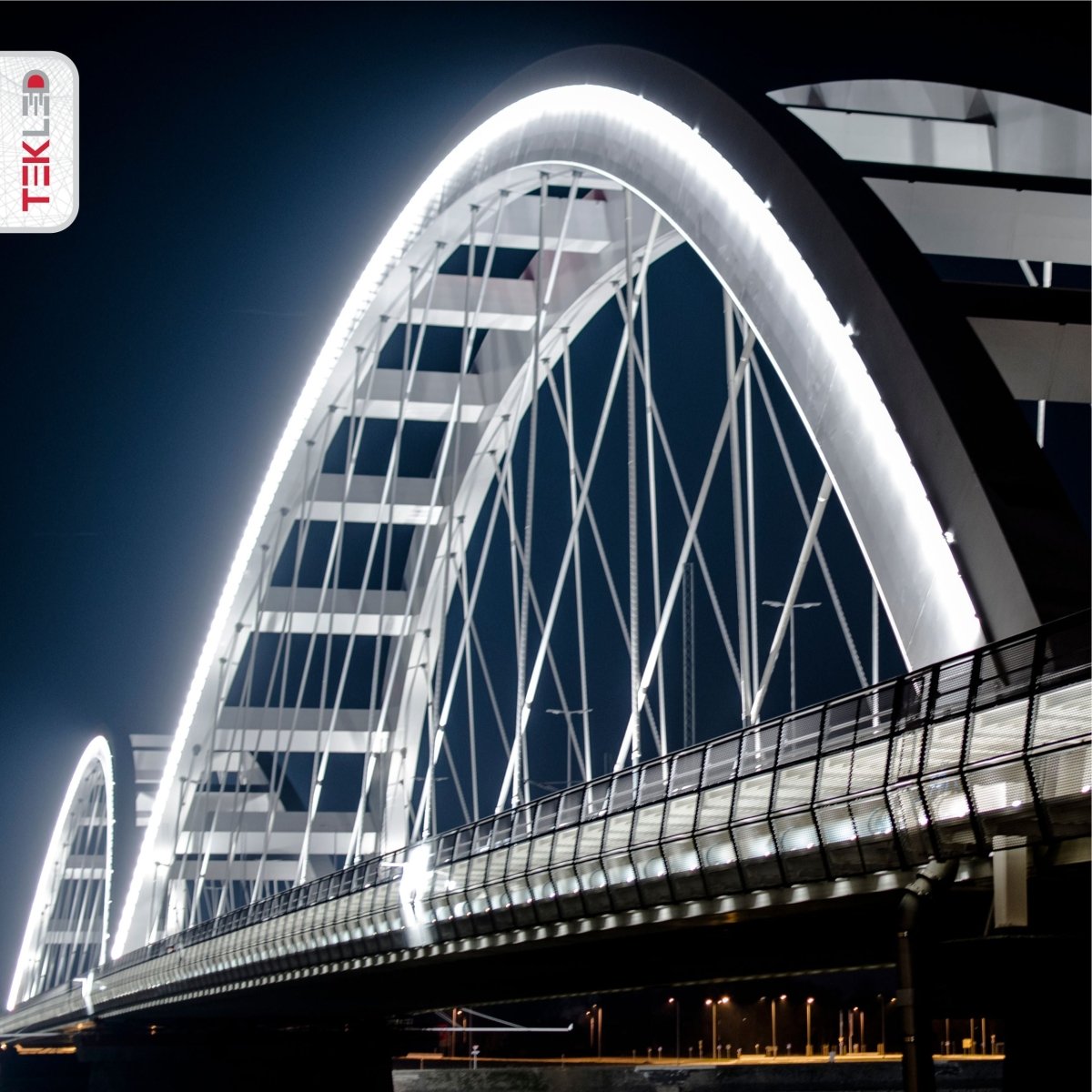 More exterior usage of LED Floodlight SMD 3030 Uk 100W Cool White 4000K IP65